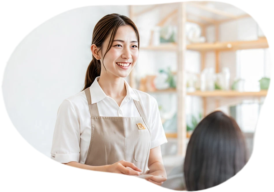 カフェで働くスタッフ
